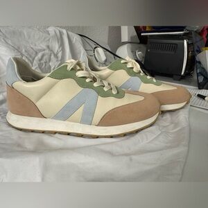 Stylish Cream and Tan Men's Sneakers